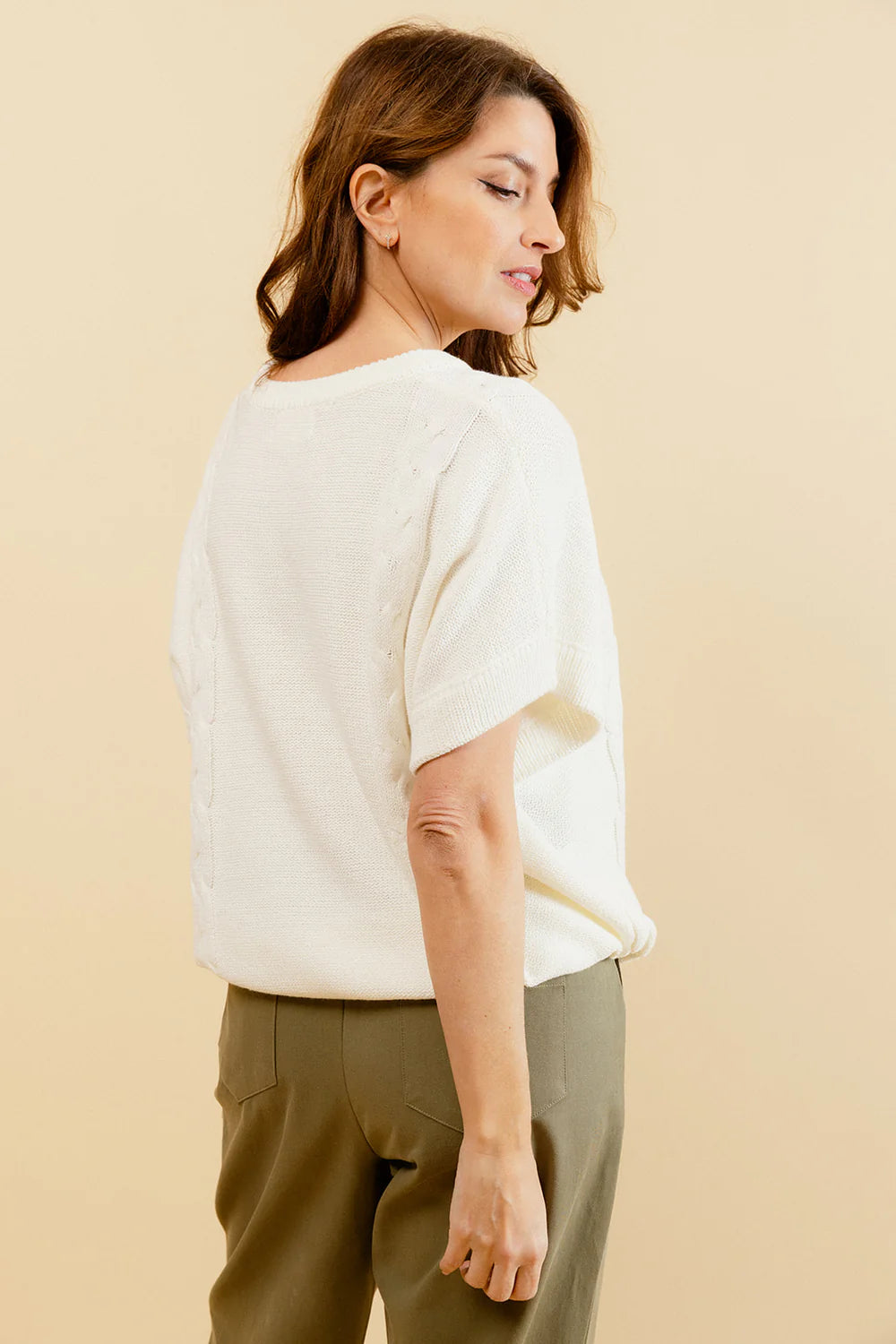 CHRISTINA  - Pull Écru à Manches Courtes Femme