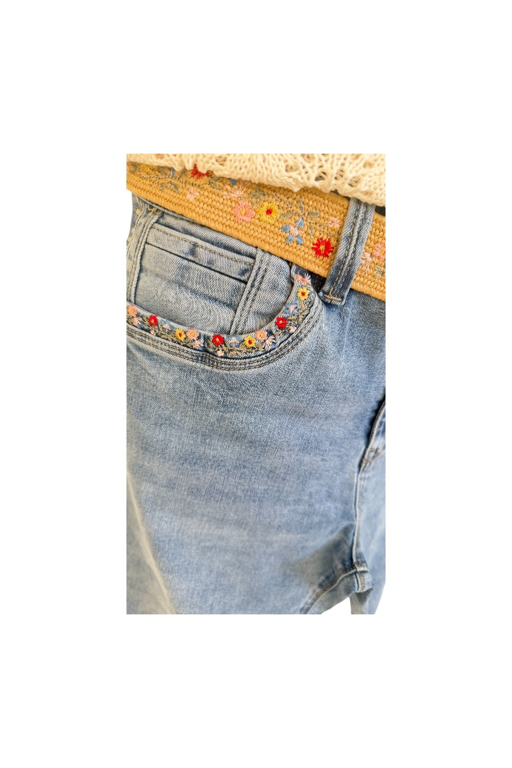 JEANS droit "ARVEN" avec ceinture et broderies