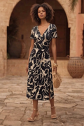 Robe multicolore fond noir et écru