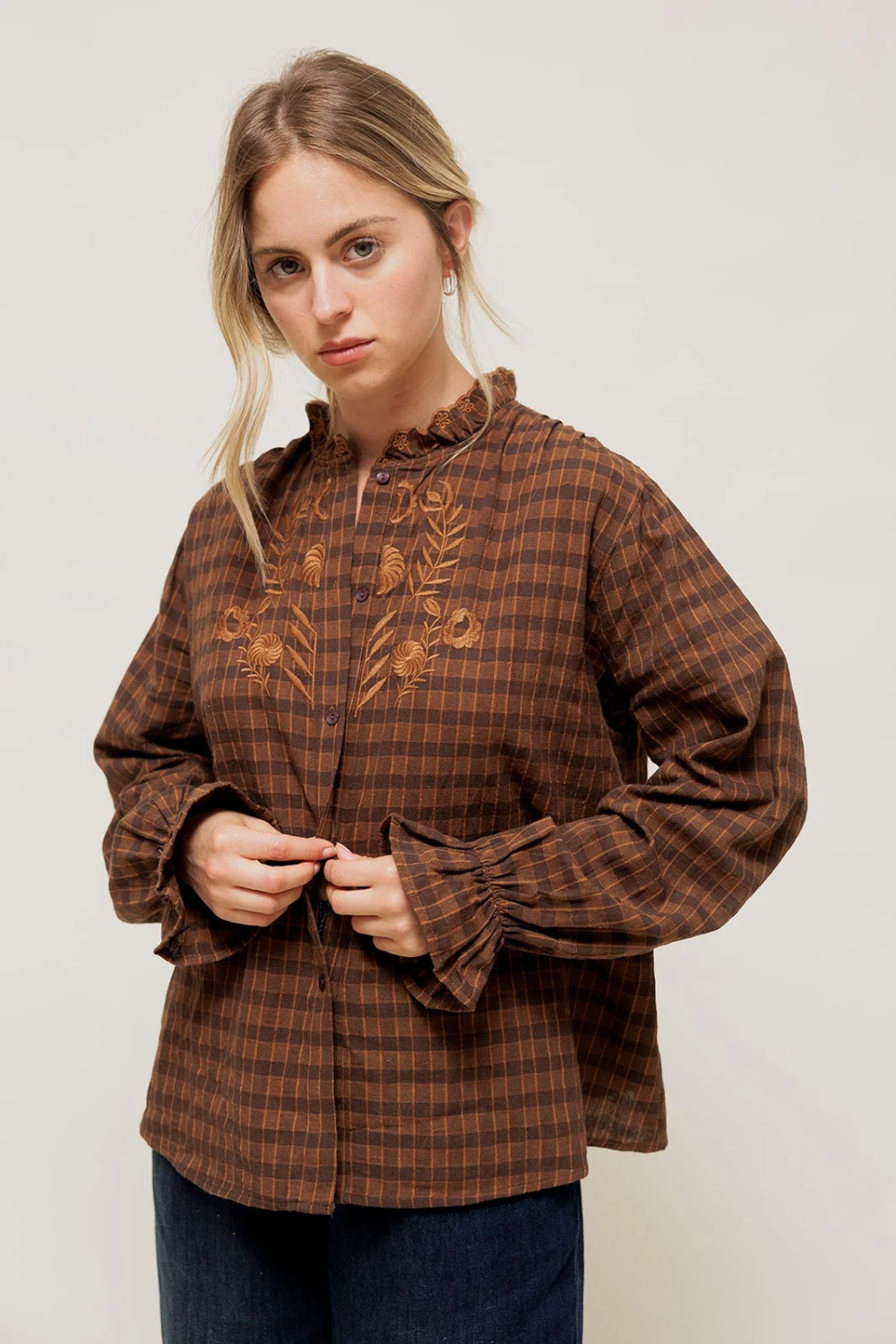 HELYSSA - Chemise à Carreaux et Grand Col Brodé