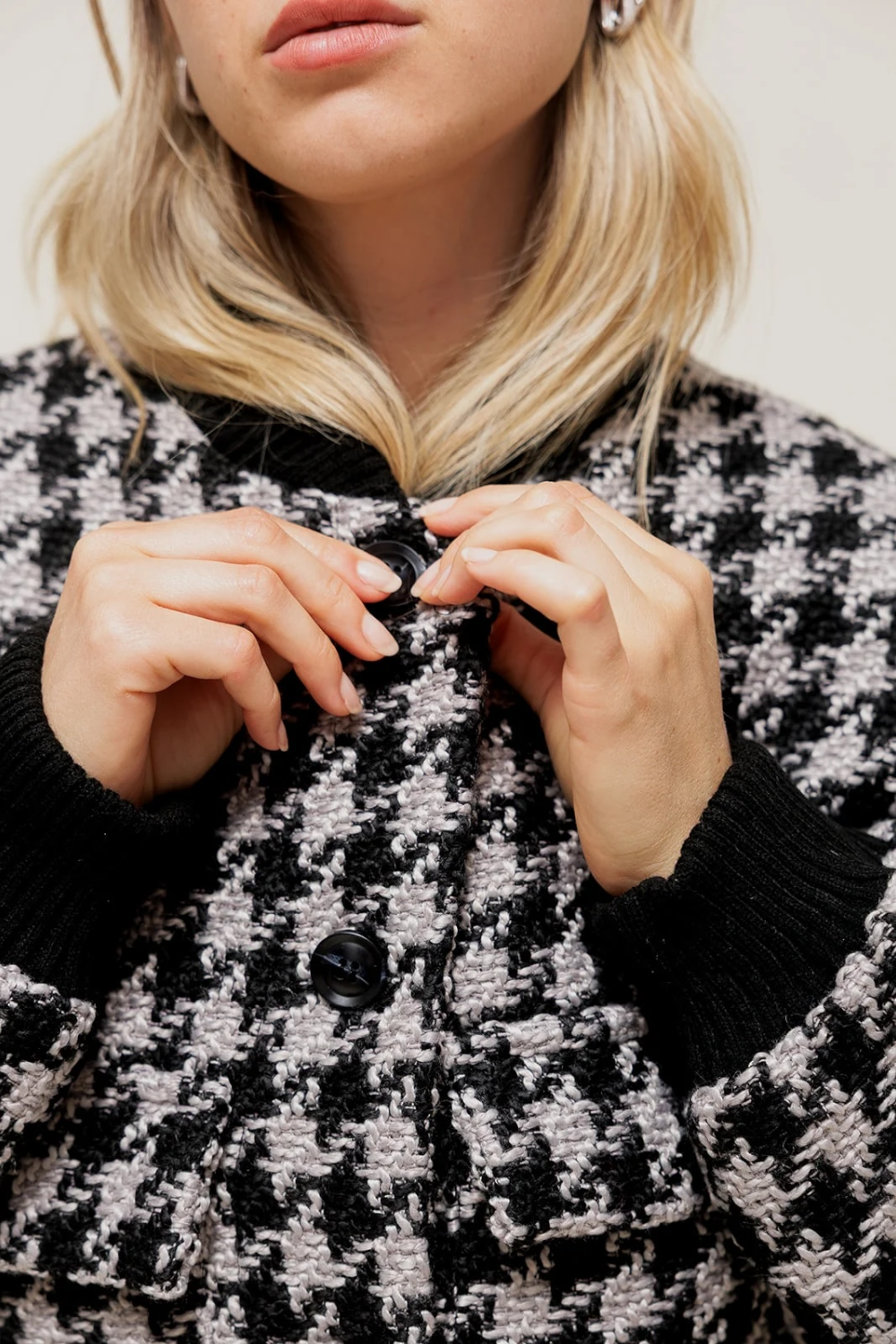 MELORYA - Manteau Court Forme Bomber en Tweed Pied-de-Poule