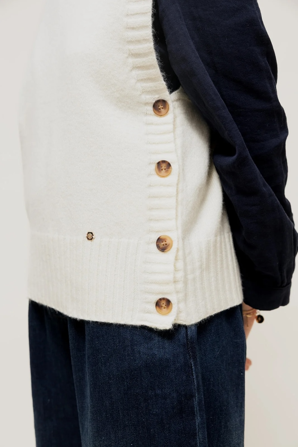 HELYNE - Pull Sans Manches à Boutons Latéraux