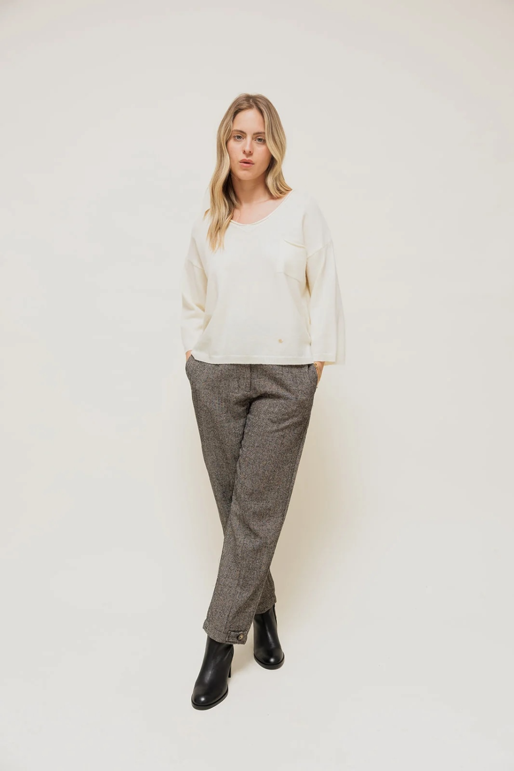 BERINA - Pull Col V à Manches 3/4 et Poche Poitrine