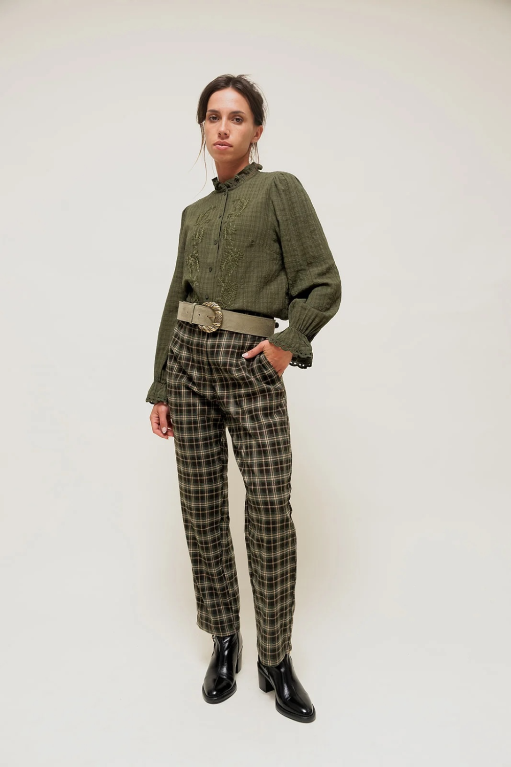 DORYNE - Chemise à Carreaux Ton sur Ton et Grand Col Brodé